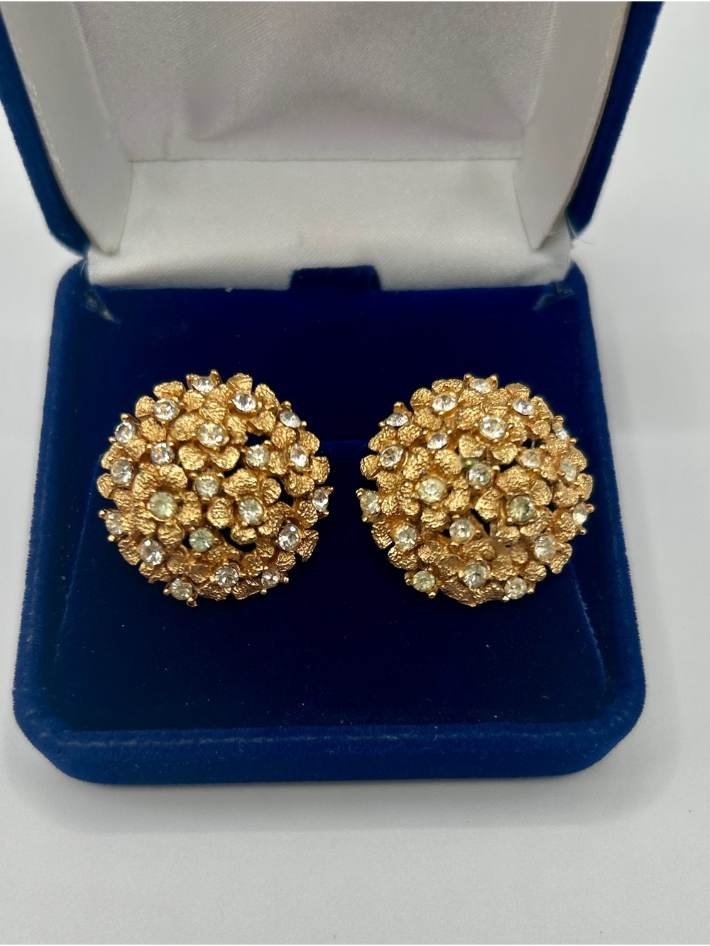 Vintage Gold Floral Cluster Clip-On Earrings - Women Jewelry